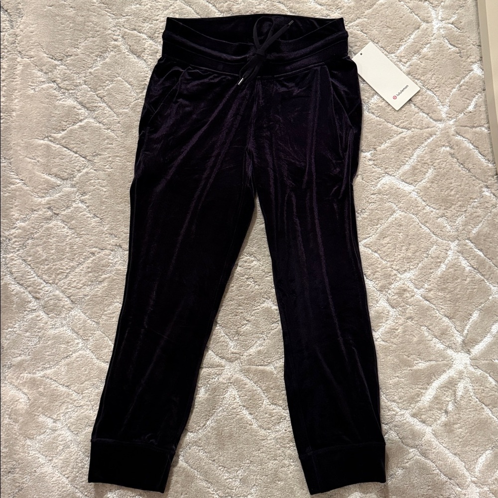Lululemon Black Ready to Crush HR Velour Jogger Crop Pants Size 6